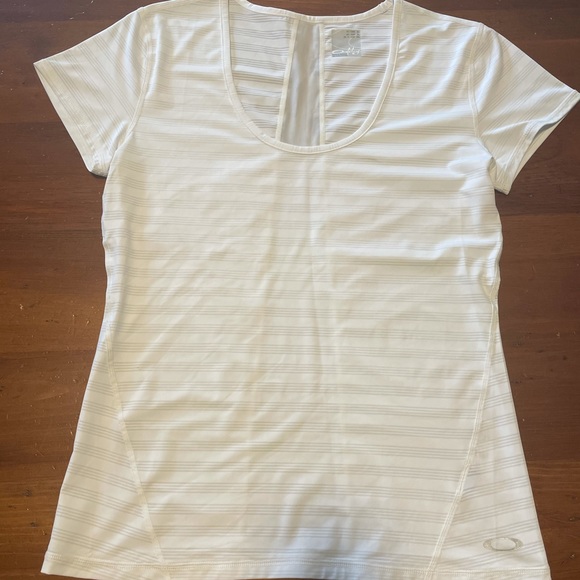 Oakley white athletic t-shirt - Picture 2 of 9